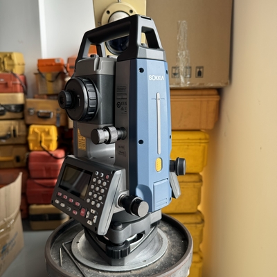 ใช้กล้องสำรวจ Sokkia IM101 ระดับ Class 1.5 Power Class Total Station พร้อมหน้าจอแสดงผลละเอียด 1'' และวัดระยะทางแบบไม่ใช้ปริซึมได้ 1000 เมตร