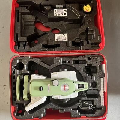 กล้อง Total Station Leica TS03 พร้อมพอร์ต USB ทนทานต่อฝุ่นและน้ำระดับ IP66 ระยะวัดแบบไม่สะท้อนเป้า 500 เมตร